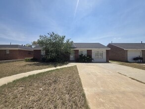 Building Photo - 707 Devonian Dr