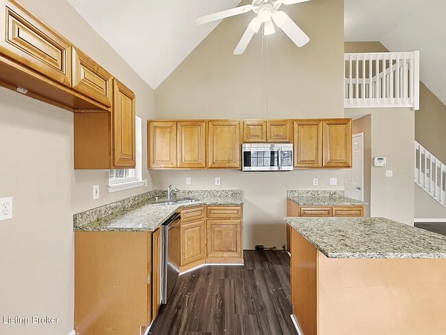 Building Photo - 6600 Queens Falls Ct