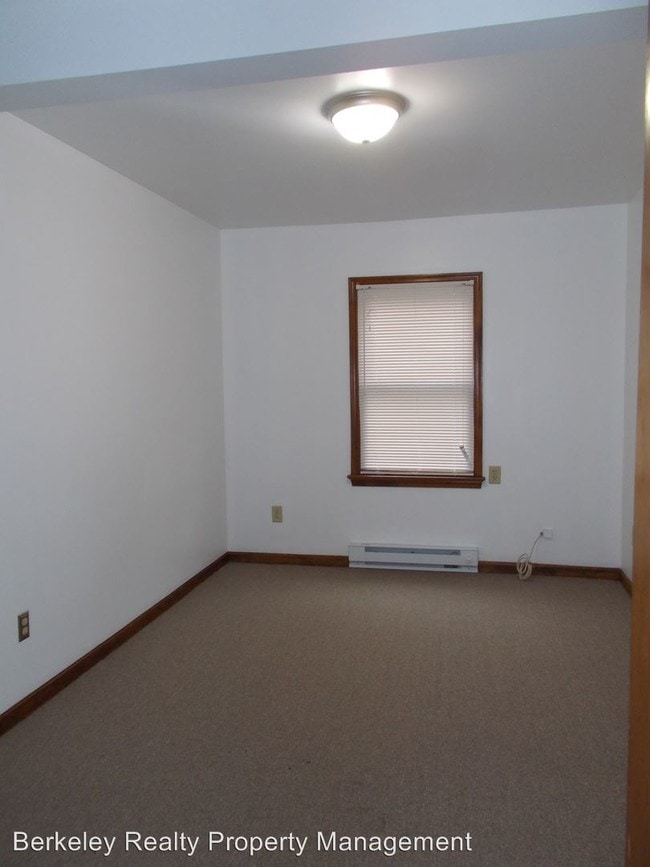 Building Photo - 505 Tyler St