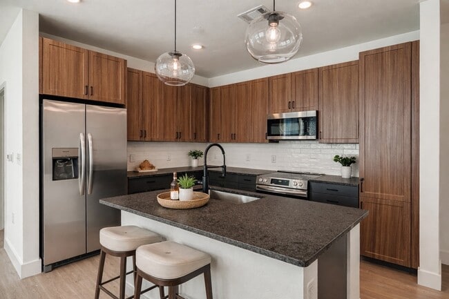 Building Photo - Strait & Nelson