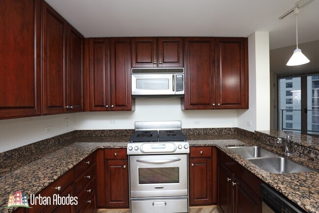 Foto del edificio - 420 E Waterside Dr