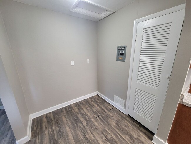Building Photo - 359 South Butter 3BR/1BA (Germantown)