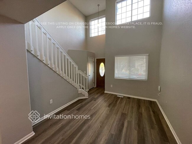 Foto del edificio - 4892 N Silverlace Dr