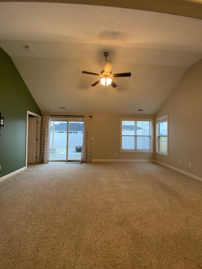 Building Photo - 3 Bedroom Home in Warsaw!