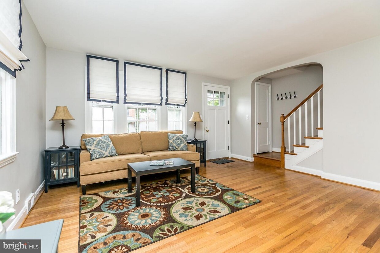 Foto principal - 122 Hopkins Rd