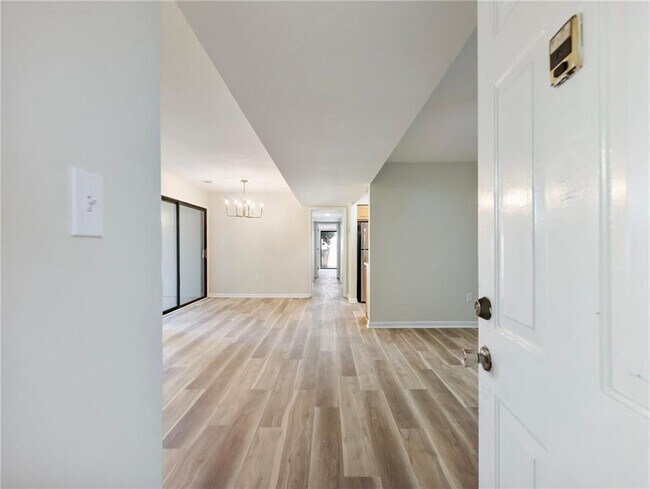 Foto del edificio - 605 Candler St