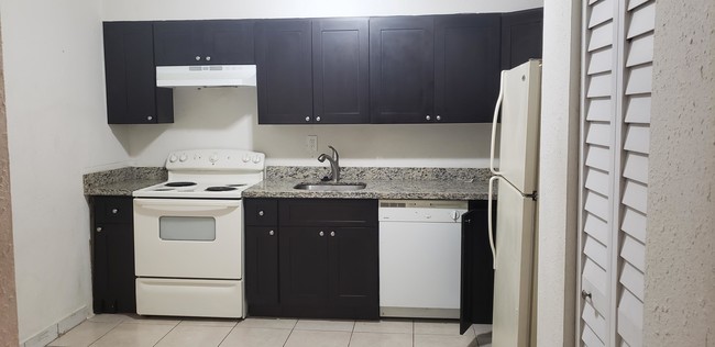 Building Photo - 2 bedroom in West Park FL 330