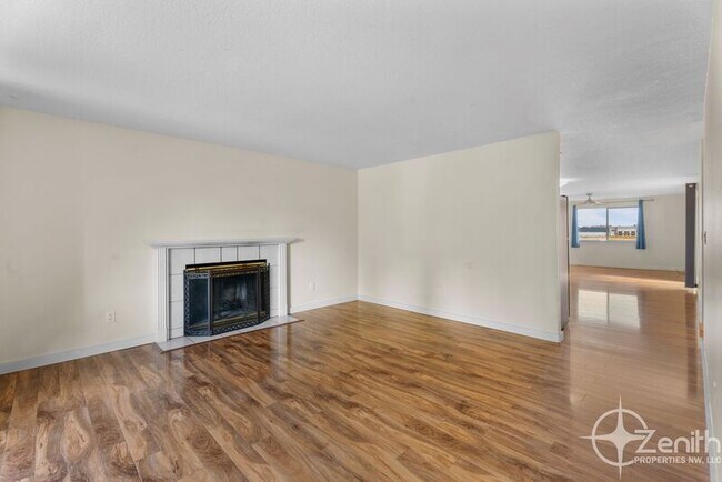 Foto del edificio - 16004 NE 47th St