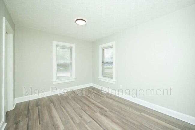 Building Photo - 308 E Hillside Ave