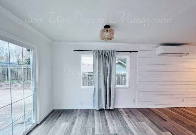 Foto del edificio - Newly Updated 3 Bedroom 2 Bathroom Home in...
