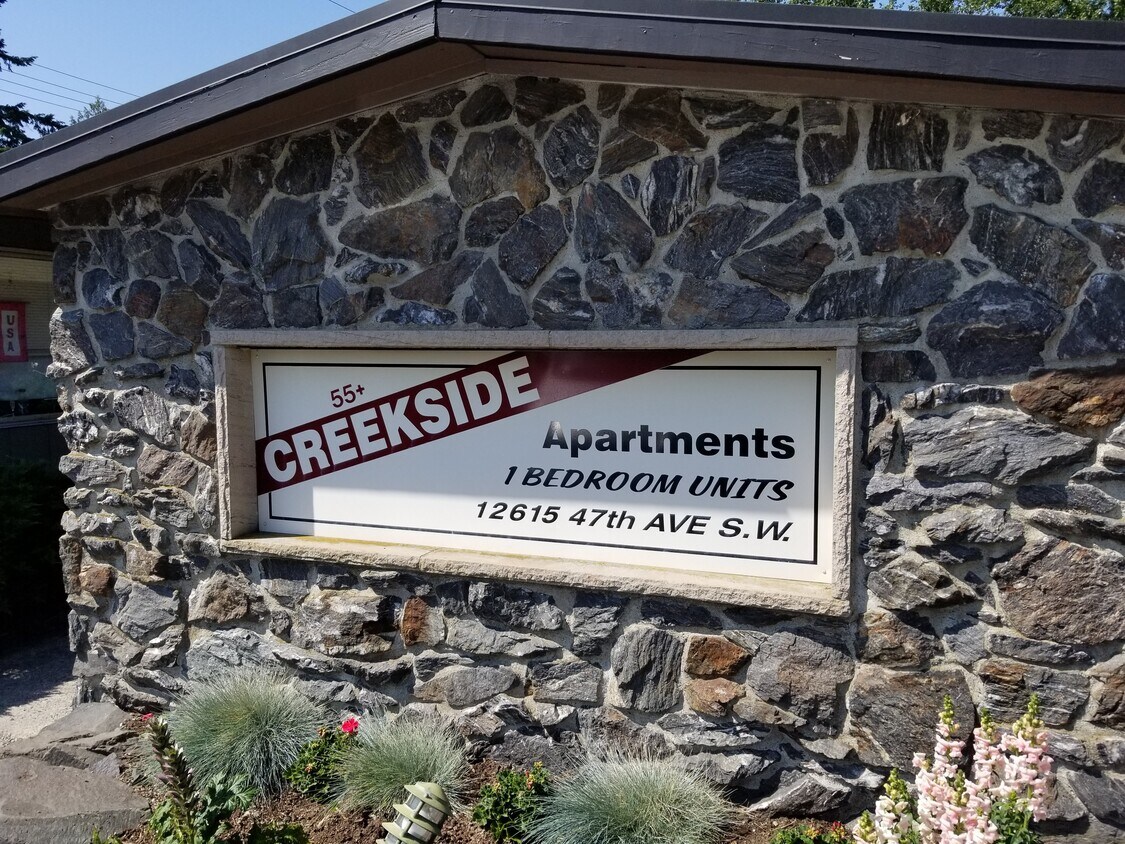Foto principal - 12615 47th Ave SW