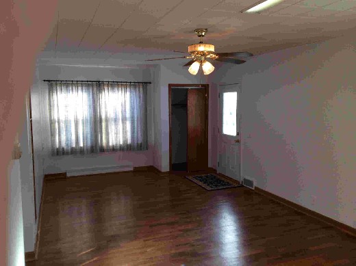 Foto del edificio - 210 Maple Ave