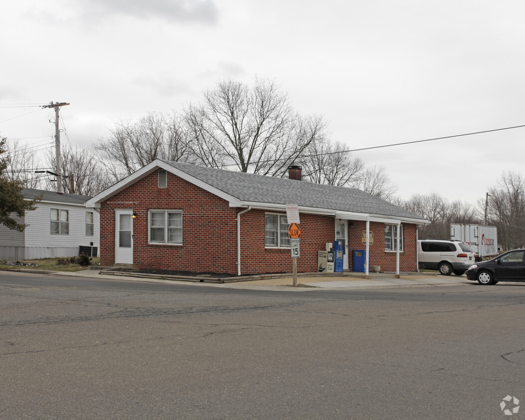 Building Photo - Kentwood Estates