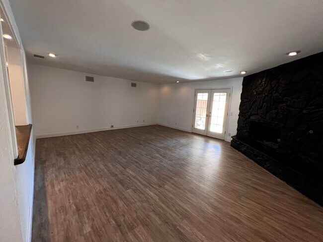 Building Photo - 3424 W Nicolet St