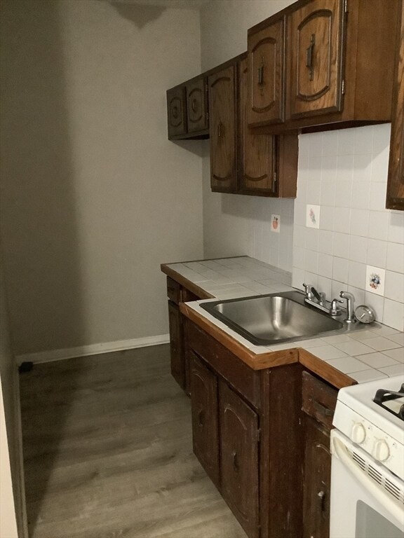 Building Photo - 2 Elmwood St