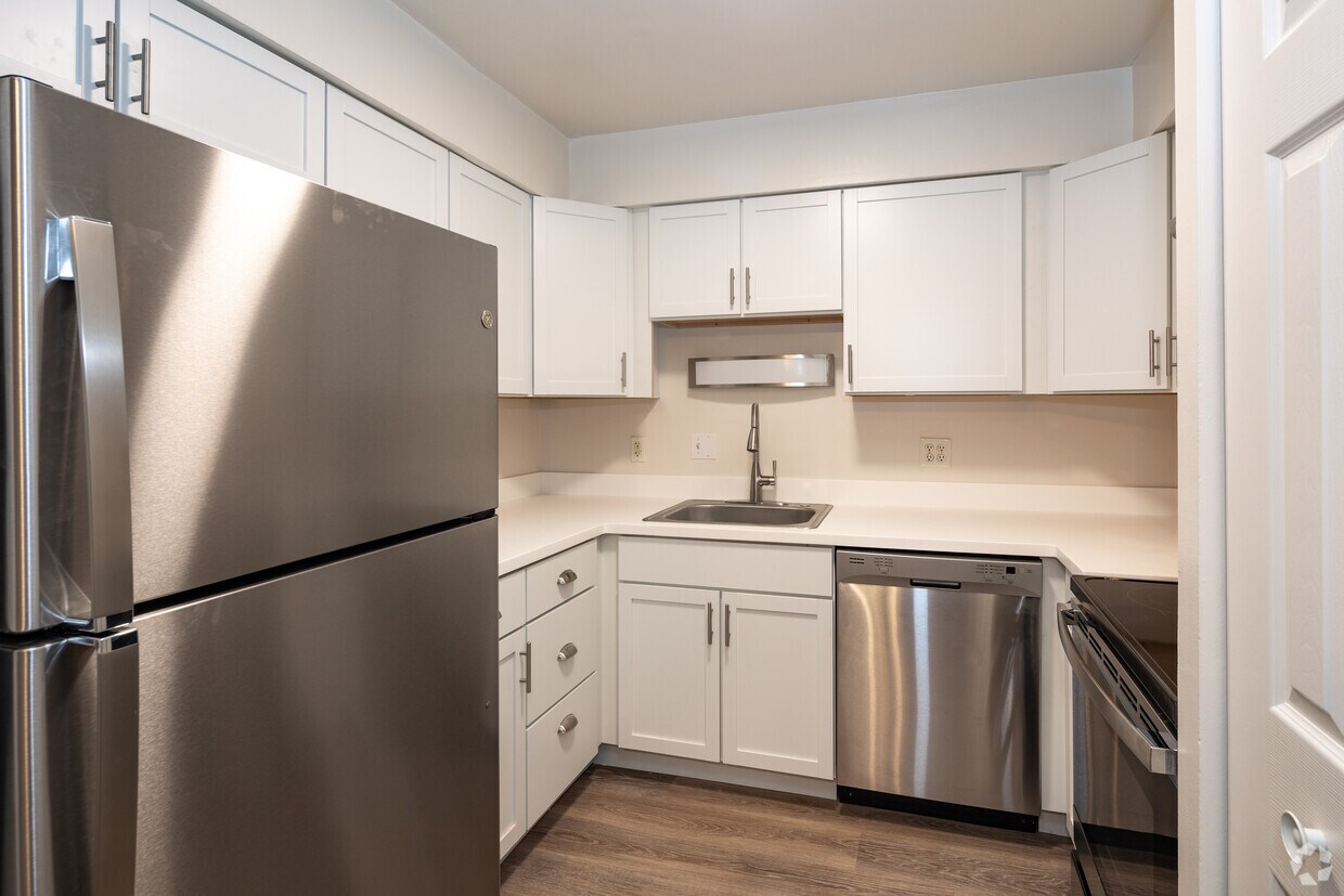 Foto principal - Village West Apartments