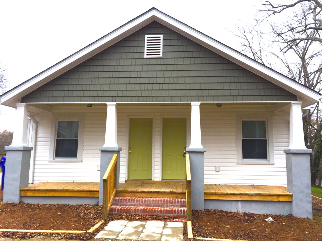 Primary Photo - 301 School Ln