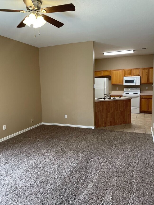 Foto del edificio - 991 Sierra Vista Ct