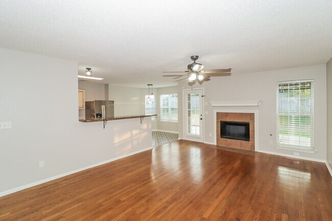 Foto del edificio - 7427 Fox Creek Dr