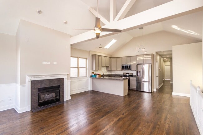 Building Photo - South Shore Stunner – 1,700 SQ FT, Master ...