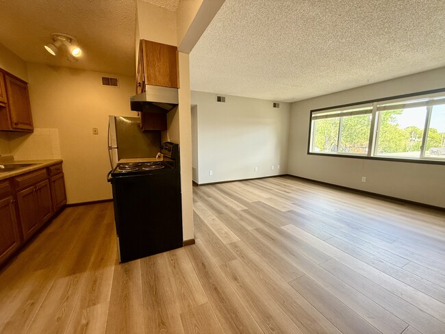 Building Photo - Elmcrest Estates