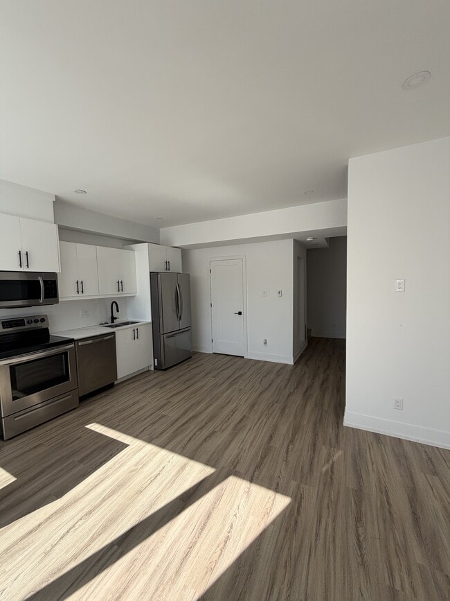 Building Photo - 273 Duncairn Ave