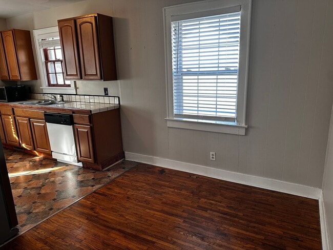 Foto del edificio - East Nashville, Walk to Riverside Village