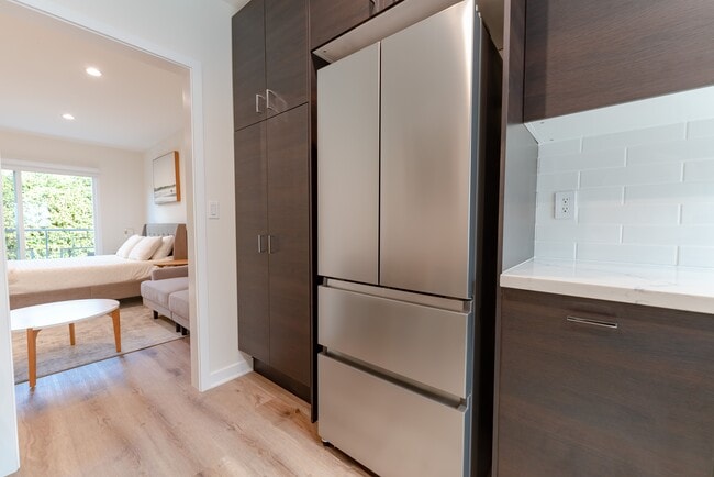 Foto del edificio - 1020 N Laurel Ave