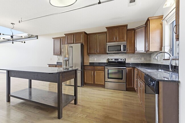 Foto del edificio - *Rarely Available* 3 Bedroom 2 Bathroom Penthouse At The Sexton Lofts!