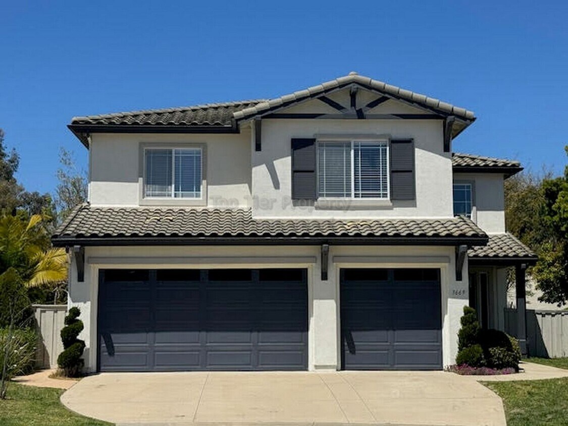 Primary Photo - Spacious (5+bed/3bath) Family Home with Hu...