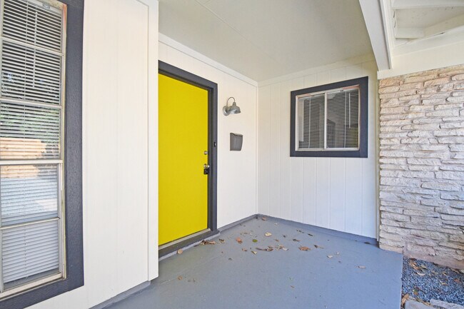 Building Photo - Brookside