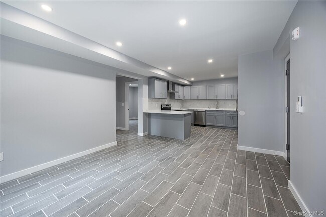 Building Photo - 126 Innis Ave