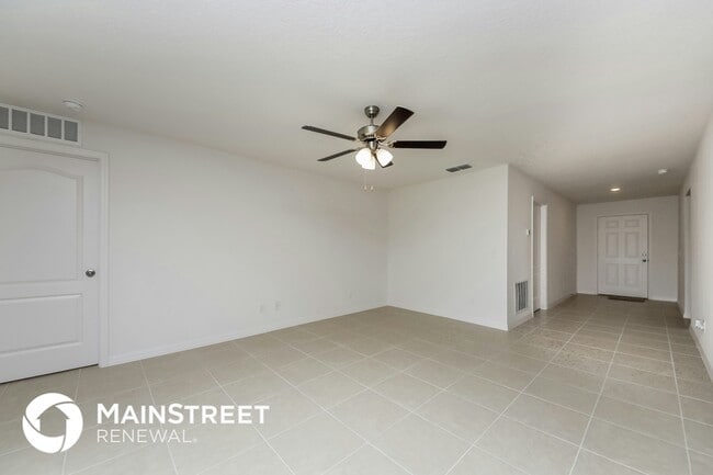 Building Photo - 1467 Swan Lake Cir