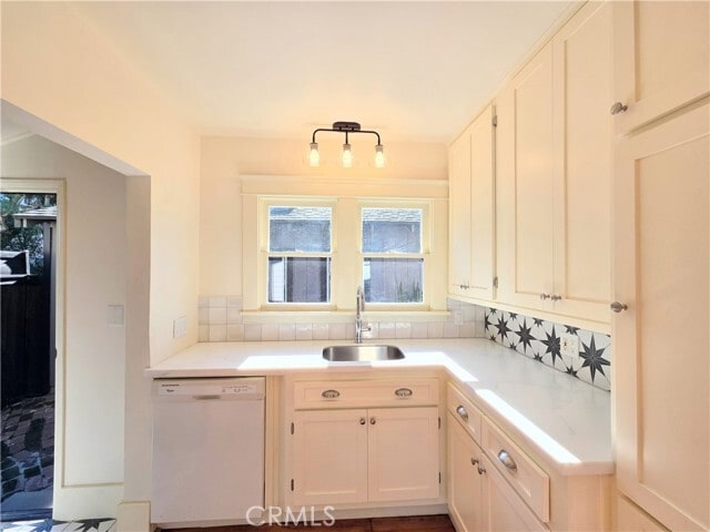 Foto del edificio - 3624 E 8th St