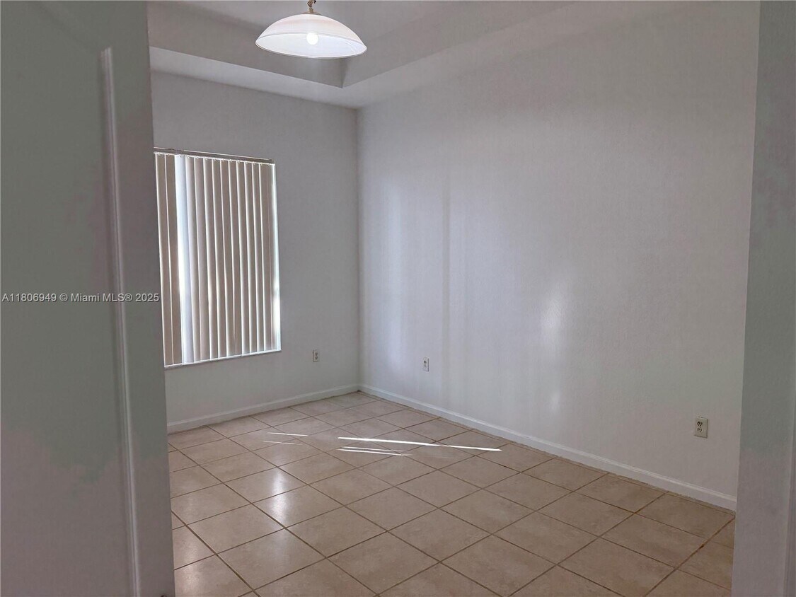 Foto del edificio - 2310 NE 37th Terrace