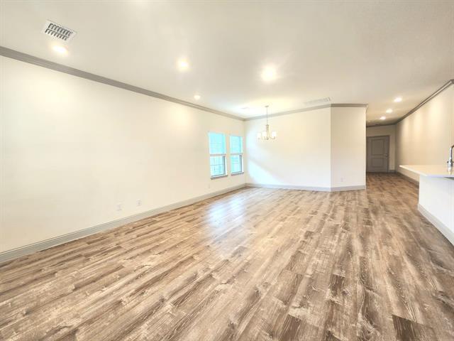 Building Photo - 490 Oak Crk Dr