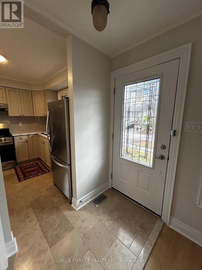 Building Photo - 19 Constable St