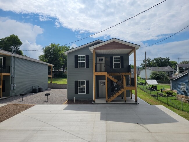 Building Photo - 517 Hendrickson St