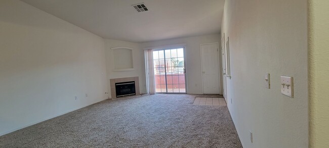 Foto del edificio - 2 Bedroom Condo near Air Force Base