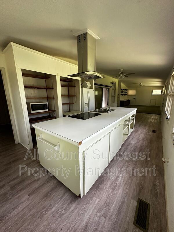 Building Photo - 255 Simpson Rd