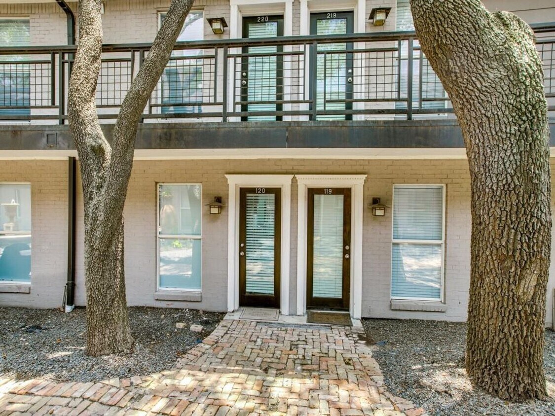 Foto principal - Remodeled Central Dallas Condo