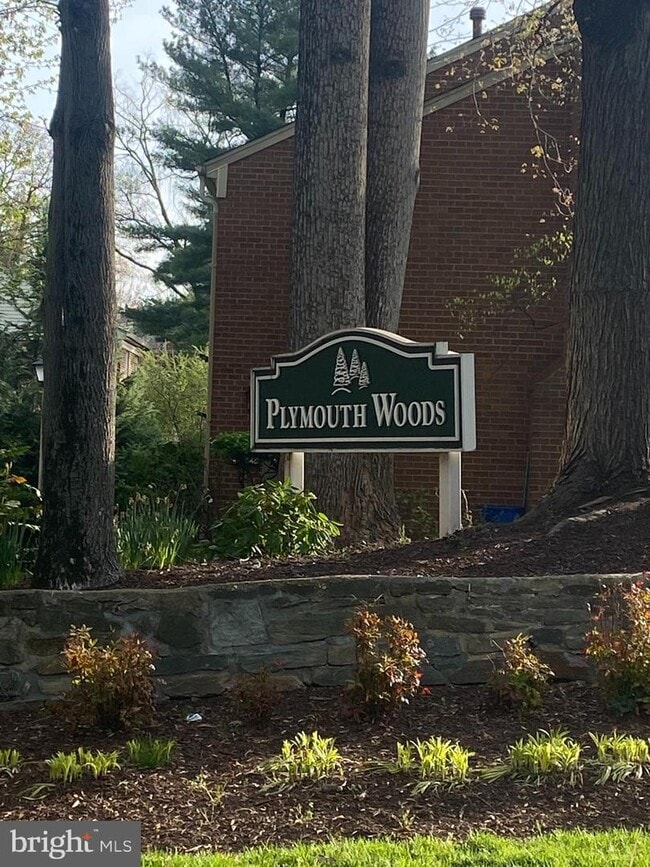 Building Photo - 868 College Pkwy