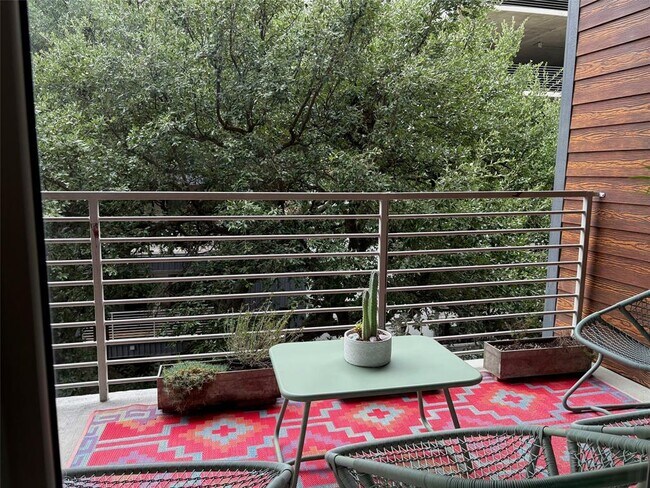 Foto del edificio - 4361 S Congress Ave