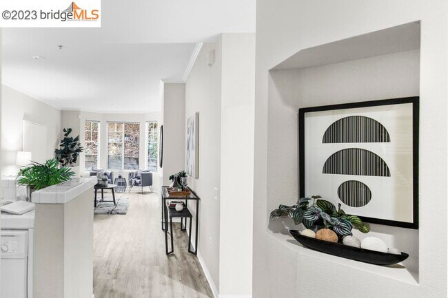 Foto del edificio - 220 Caldecott Ln