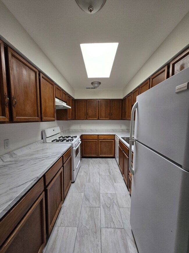 Foto del edificio - Move in ready!