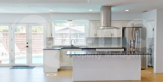 Foto del edificio - 2131 Blossom Ln