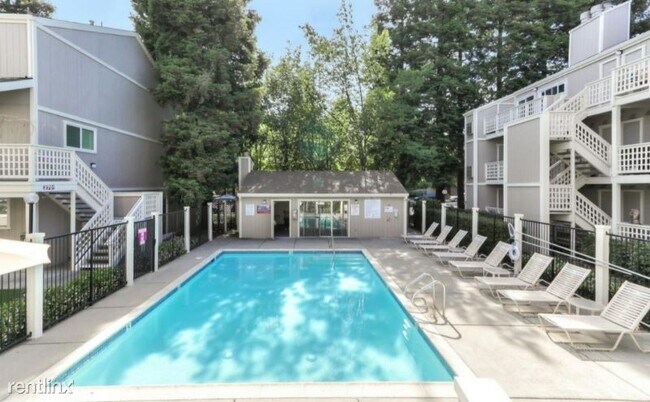 Foto del edificio - 2721 Oak Rd