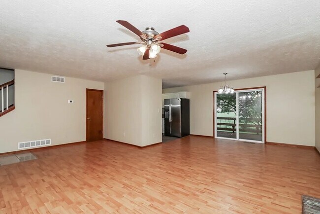 Foto del edificio - 3142 Country Lake Dr