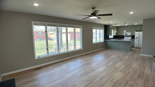 Foto del edificio - 205 Lakewood Dr