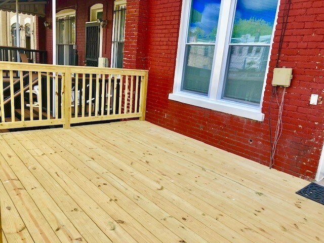 Rear Deck - 635 Kenyon St NW